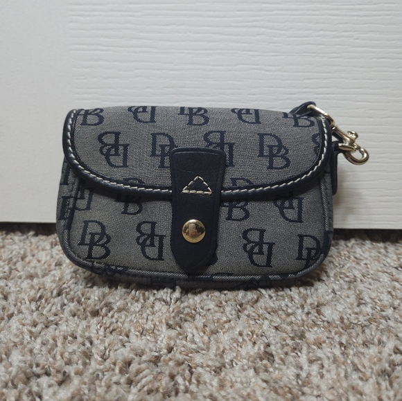 Dooney and Bourke Signature Monogram Wristlet - Picture 3 of 7